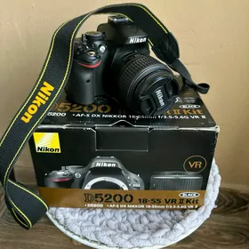 Nikon D5200 18-55 VR II Kit