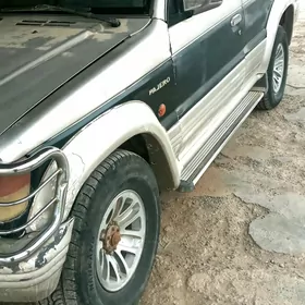 Mitsubishi Pajero 1992