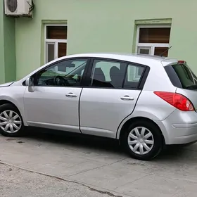 Nissan Versa 2011