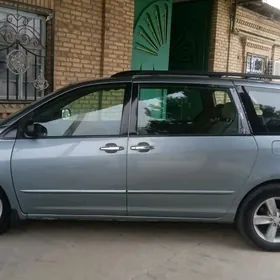 Toyota Sienna 2003