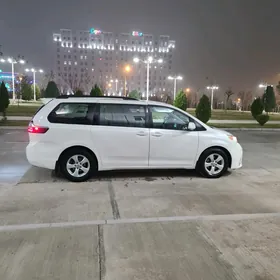 Toyota Sienna 2019