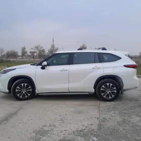 Toyota Highlander 2021