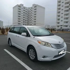 Toyota Sienna 2011