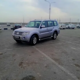 Mitsubishi Pajero 2011