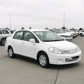 Nissan Tiida 2011