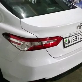 Toyota Camry 2018