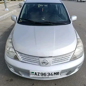 Nissan Versa 2012