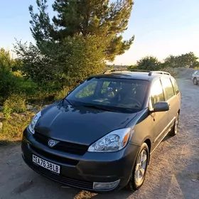 Toyota Sienna 2004