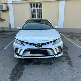 Toyota Camry 2021