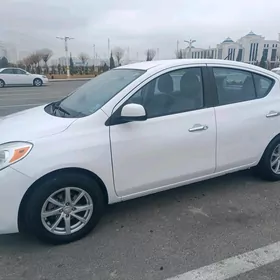 Nissan Versa 2012