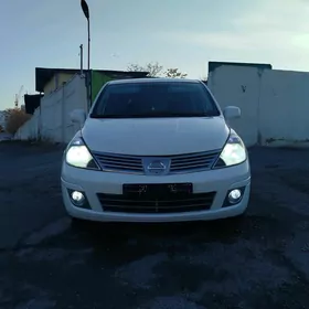 Nissan Versa 2012