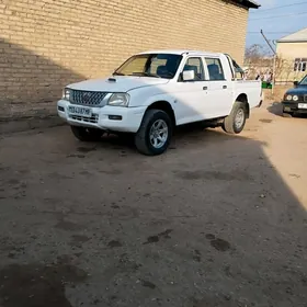 Mitsubishi L200 2004