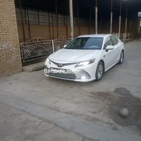 Toyota Camry 2021