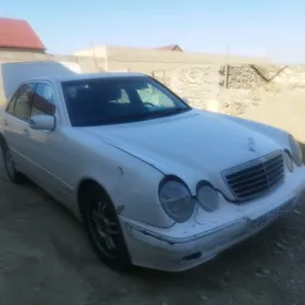 Mercedes-Benz E320 2001