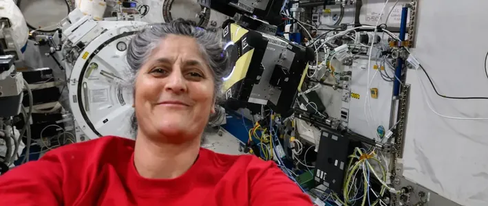 Astronawt Sunita Uilýams zenanlaryň arasynda açyk kosmosa çykmak boýunça rekord goýdy