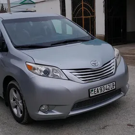 Toyota Sienna 2016