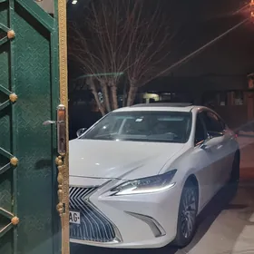 Lexus ES 2019