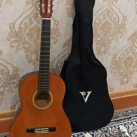 Gitara Valencia