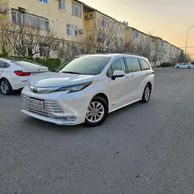 Toyota Sienna 2021