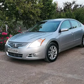 Nissan Altima 2010