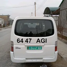 Nissan Urvan 2005