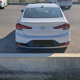 Hyundai Elantra 2019