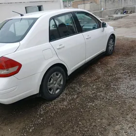 Nissan Versa 2011