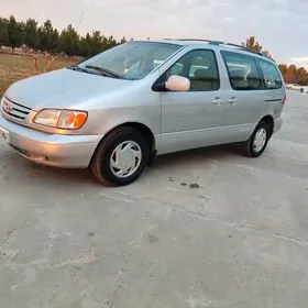 Toyota Sienna 2003