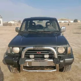 Mitsubishi Pajero 1992