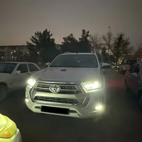 Toyota Hilux 2022