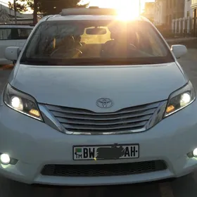 Toyota Sienna 2010