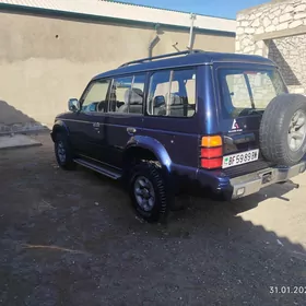 Mitsubishi Montero 1995