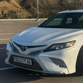 Toyota Camry 2019