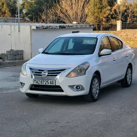 Nissan Versa 2015