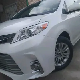 Toyota Sienna 2018