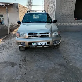 Nissan Pathfinder 2000