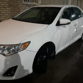 Toyota Camry Hybrid 2012