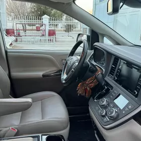 Toyota Sienna 2019