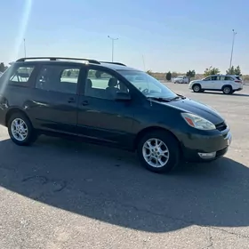 Toyota Sienna 2004