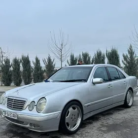 Mercedes-Benz E320 2001