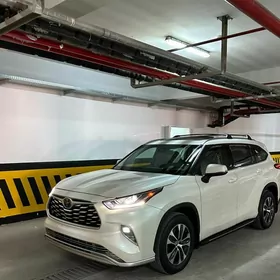 Toyota Highlander 2021