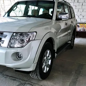 Mitsubishi Pajero 2012