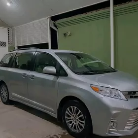 Toyota Sienna 2020