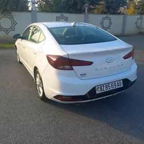 Hyundai Elantra 2020