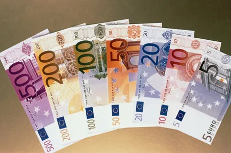 Täze ýewro pullarynda da Winçiniň we Bethoweniň ... ýa-da guşlaryň şekilini goýmak isleýärler
