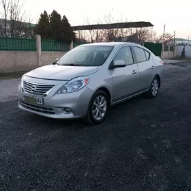 Nissan Versa 2013