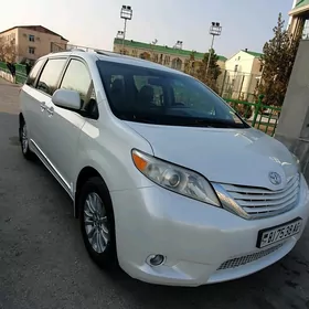 Toyota Sienna 2016