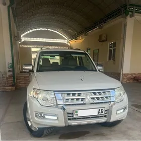 Mitsubishi Pajero 2015