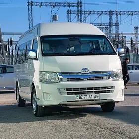 Toyota Hiace 2013