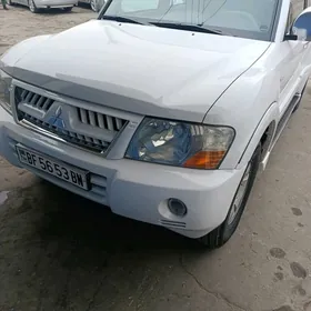 Mitsubishi Pajero 2004